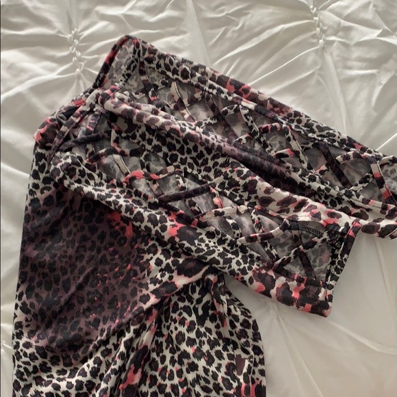 Top - Picture 2 of 2